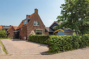 Dorpsstraat 17, MARKENBINNEN