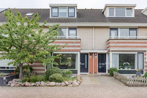 Spoorsingel 122, BOVENKARSPEL