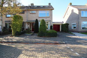 Madame Curiestraat 28, BOVENKARSPEL