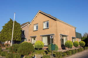 Pastoor Suidgeeststraat 7, VENHUIZEN